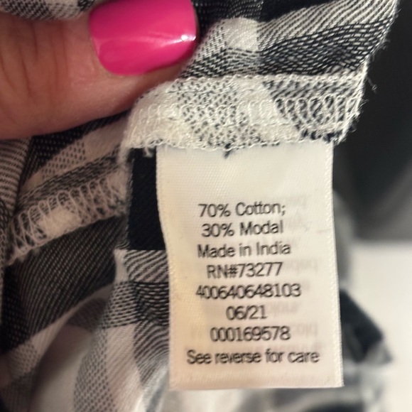 New with tags, womens size medium plaid shirt, #H779 - Picture 5 of 6